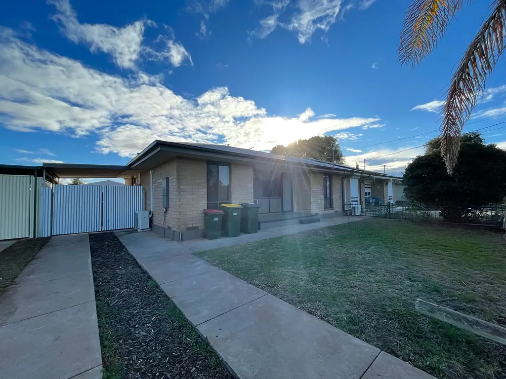 To register & apply for this property, please use this link: https://snug. com/