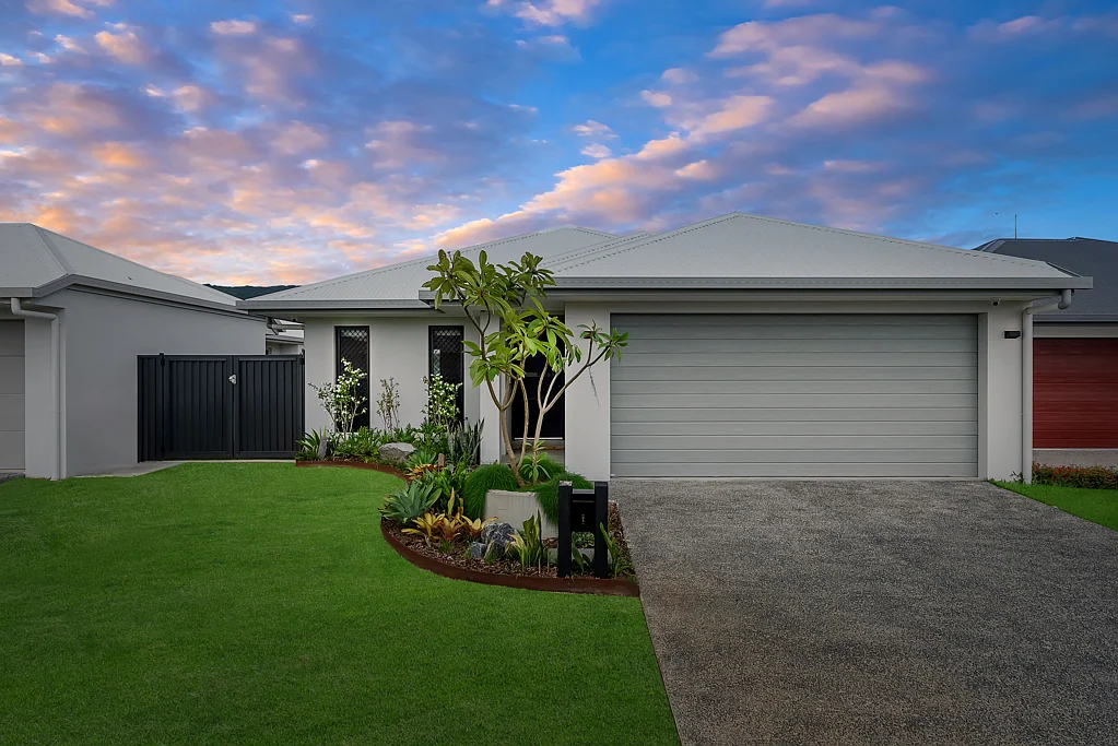 Smithfield Coastal Elegance in Smithfield ? 4-Bedroom Family Oasis with Pool! ??