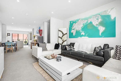 42 Ambrose Avenue, Cheltenham, VIC 3192, 3 slaapkamers, 3 badkamers, Townhouse