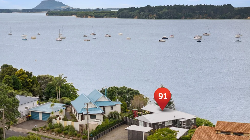 Omokoroa 2房  Harbourfront Charm with Views, Studio & Boathouse