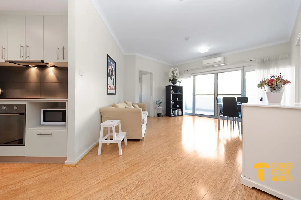 Perth 2房  Inner City Living with Space, Light and a Parkside Outlook