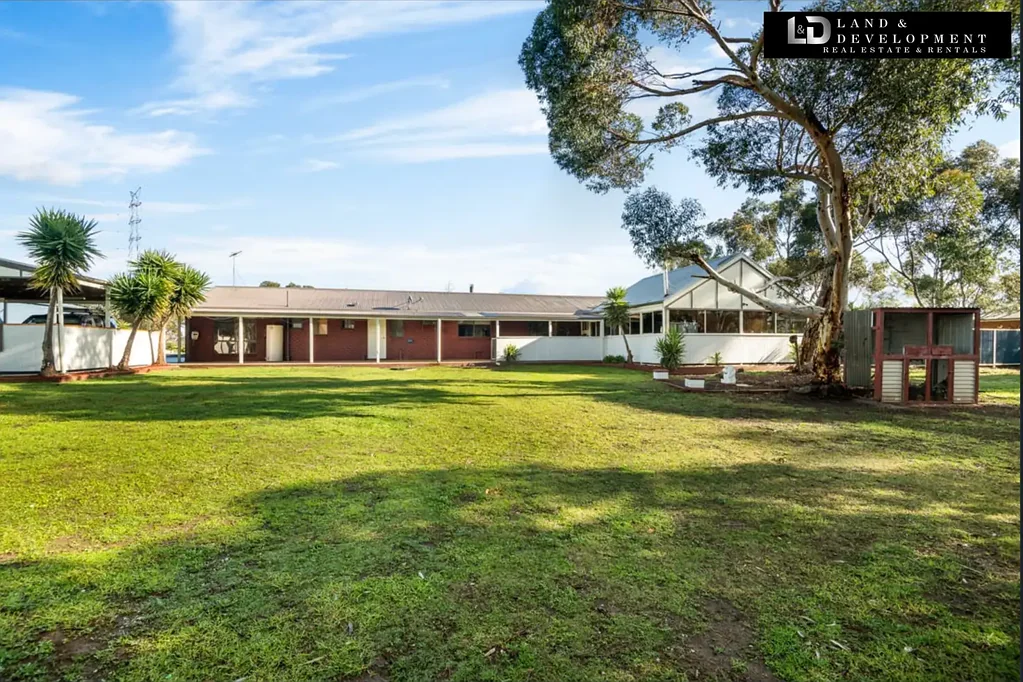 Lovely Banks Exceptional Semi-Rural Family Home on Spacious 3-Acre Block