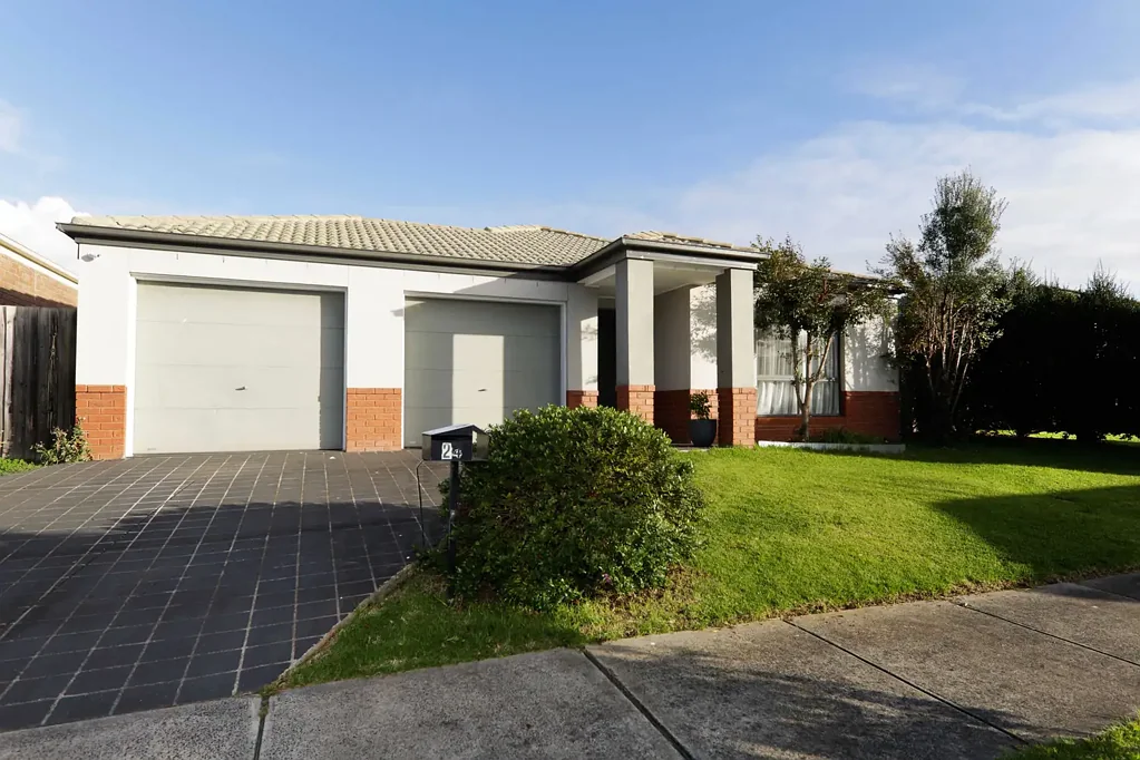 Neat & spacious 3 bedroom with 2 living spaces