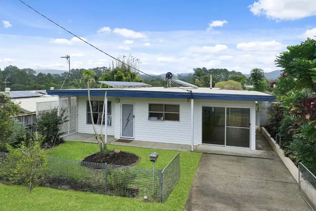 Woombye 3房  Retro-Charm + Huge Potential in Heart of Village!