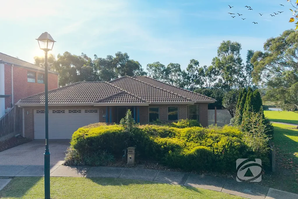 Narre Warren South 4 Bedroom Tranquil Living with Parkland Backdrop