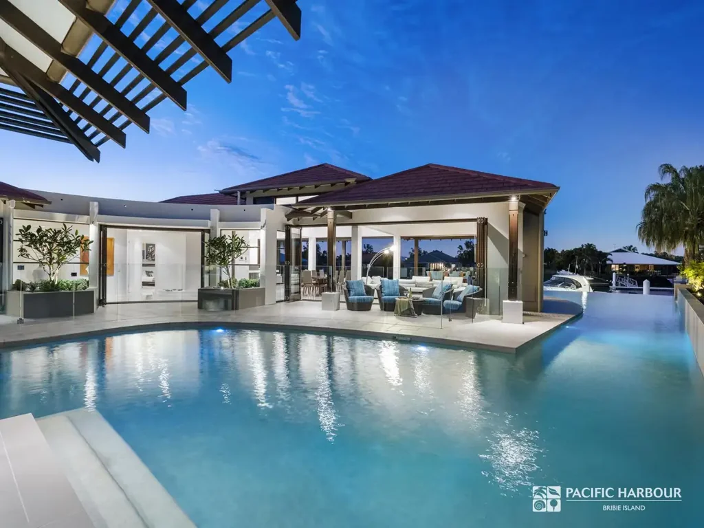 Banksia Beach 4ห้องนอน Stunning Waterfront Oasis