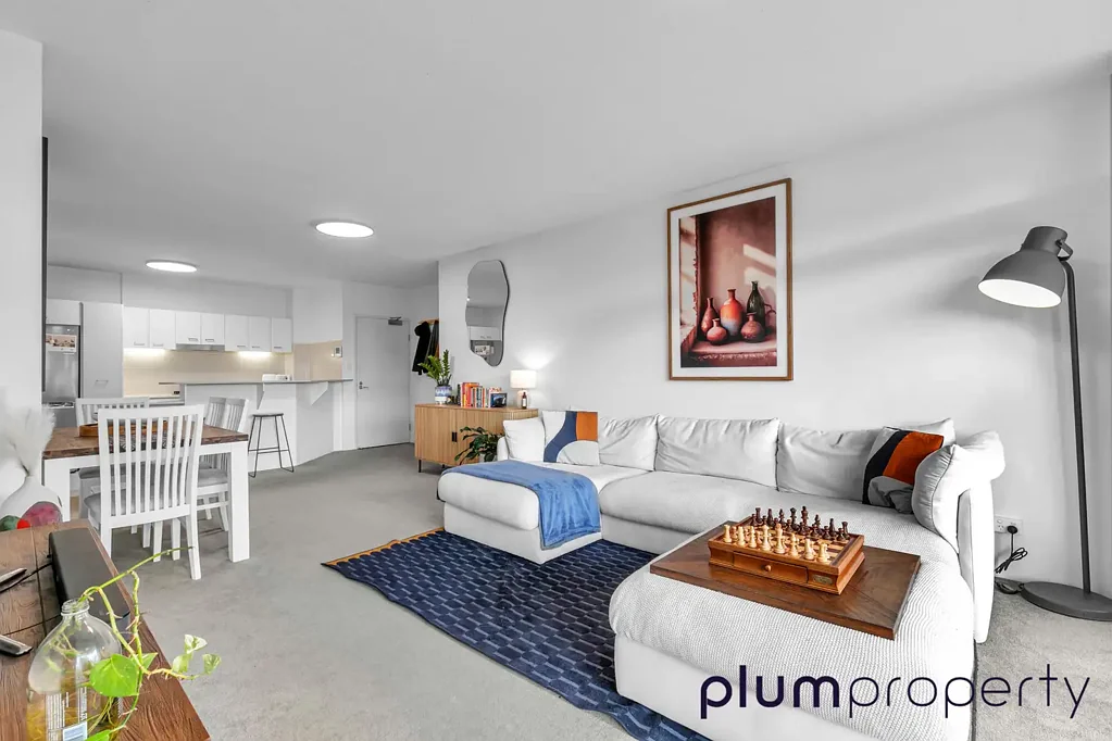 Modern Riverside Apartment with Pool and Storage Cage in Indooroopilly