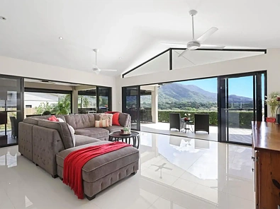 9 Lowther Close, Redlynch, QLD 4870, 4 habitaciones, 2 baños, House