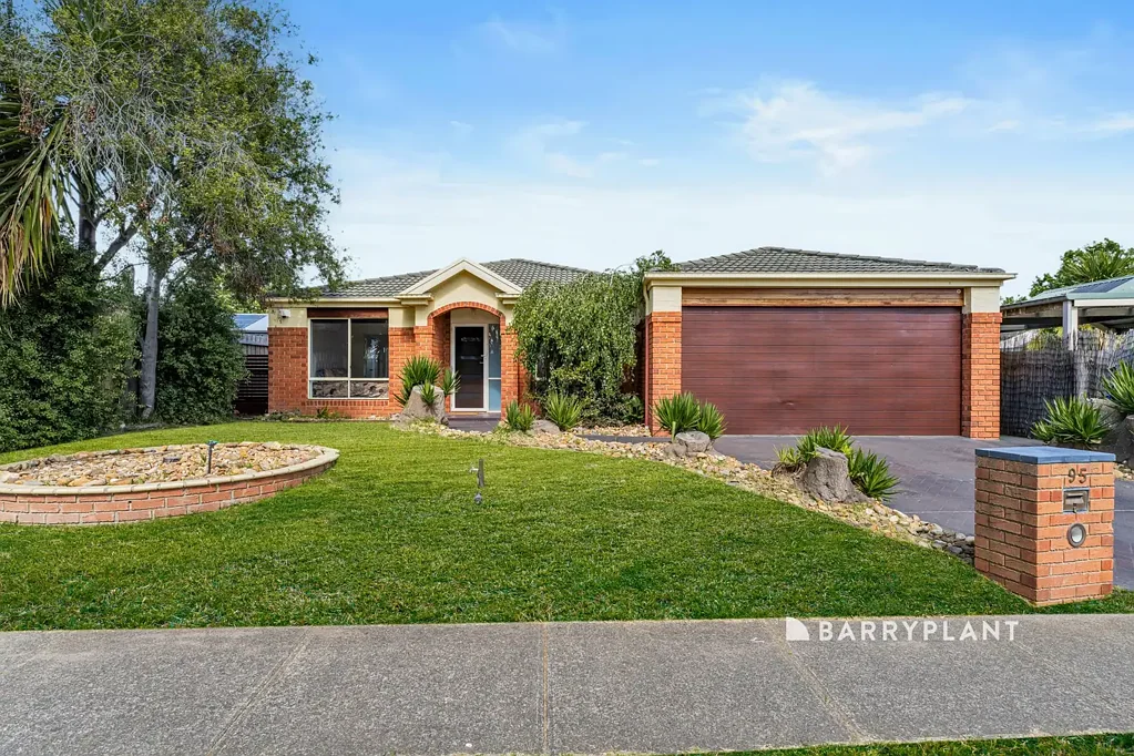 Five-Bedroom Family Living Opposite Hillsmeade Primary School