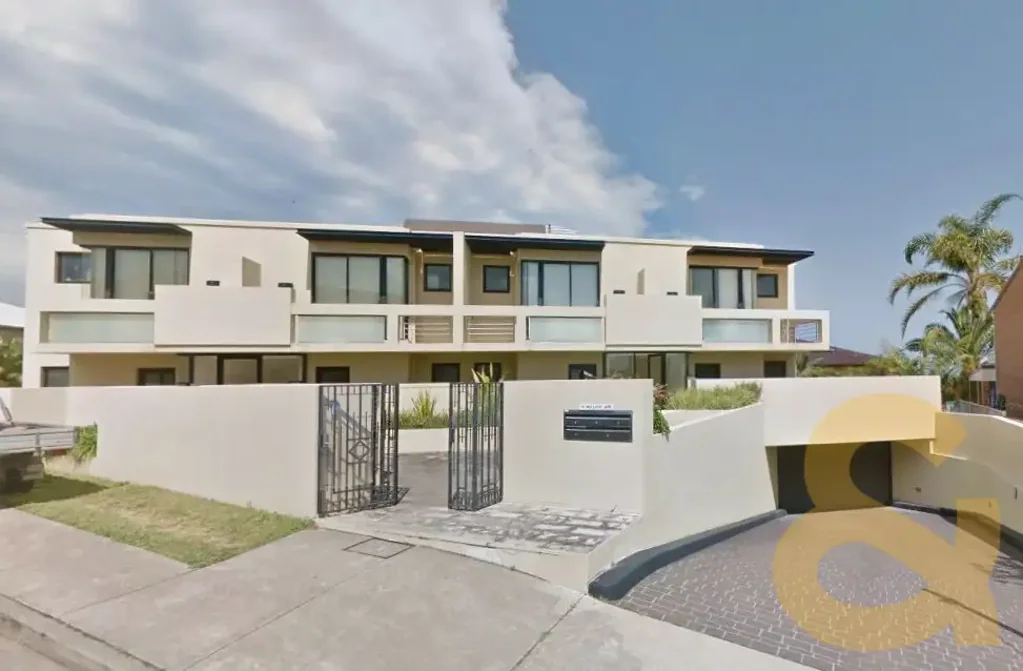 EXECUTIVE THREE BEDROOM TOWNHOUSE