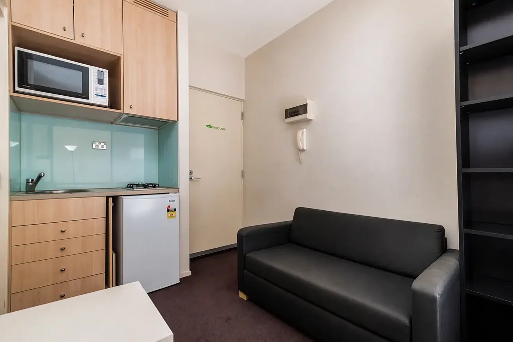 INNER CITY PAD IN PRIME LOCATION!