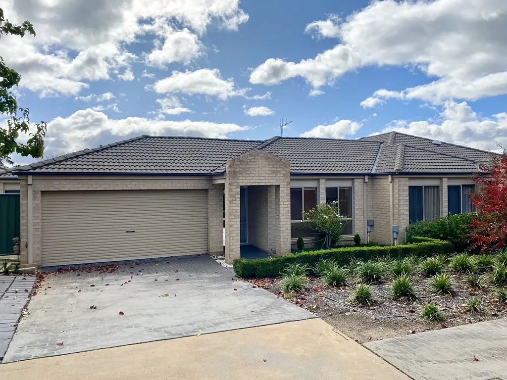 Peacefully Located 3-Bedroom Townhouse — Steps to Coles & Aldi