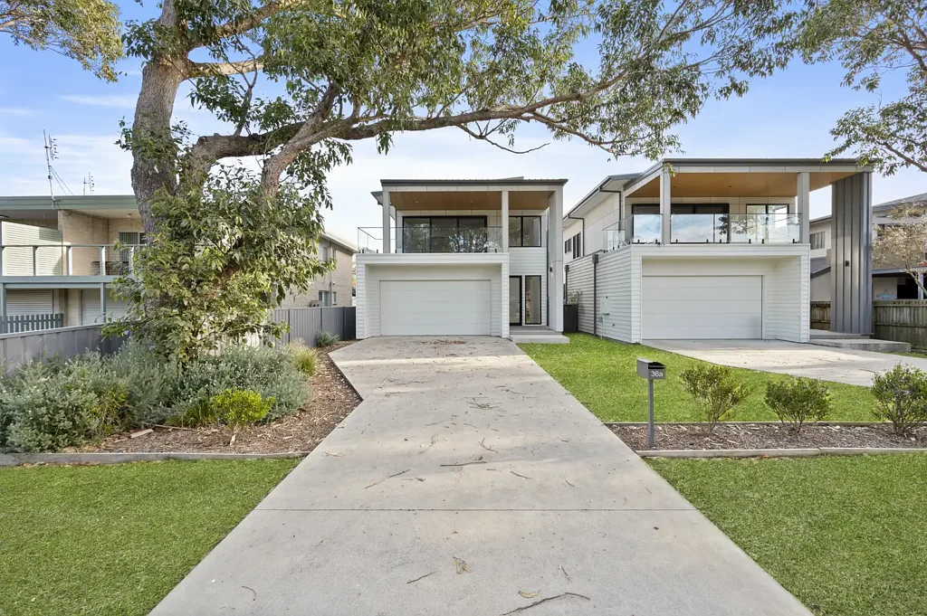 Broulee 4 Bedroom Luxury Coastal Living 400m from Broulee Beach
