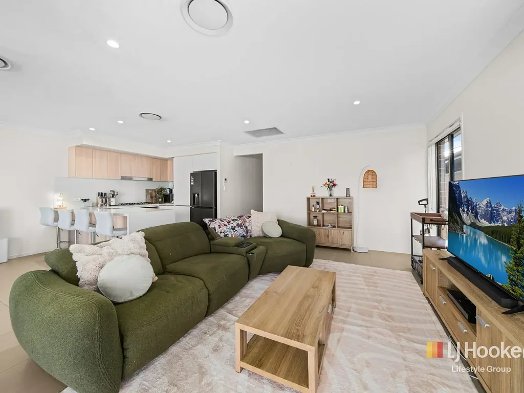 Gregory Hills 4Kwarto Practical Family Living in a Convenient Gregory Hills Location