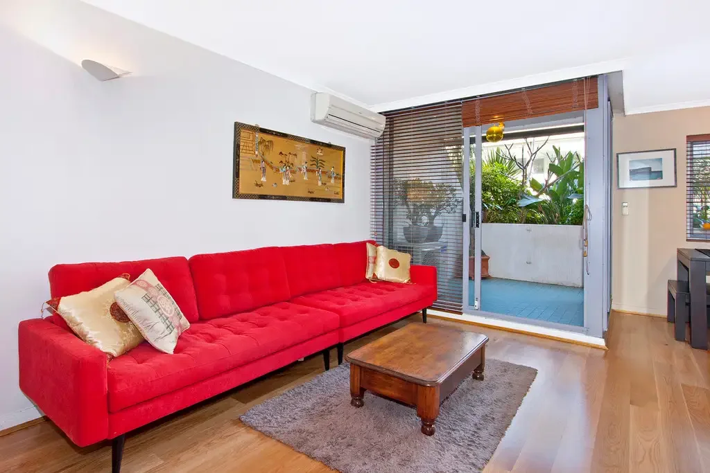 'BELVOIR APARTMENTS' - ULTRA CONVENIENT!