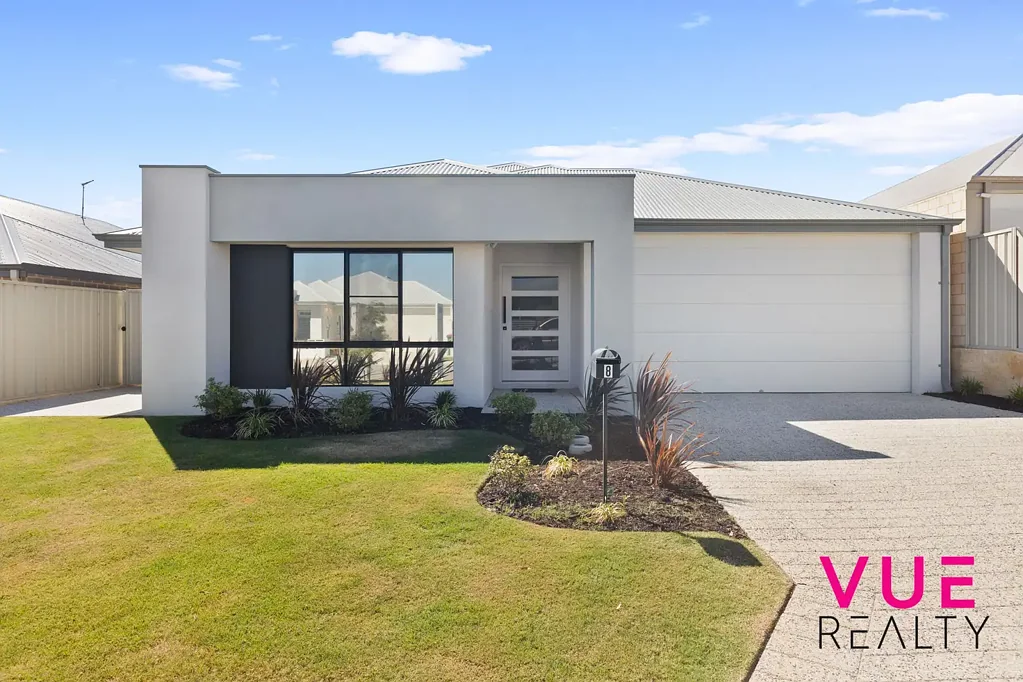 Modern Coastal Living – Spacious 4 x 2 Family Home in Prime Location