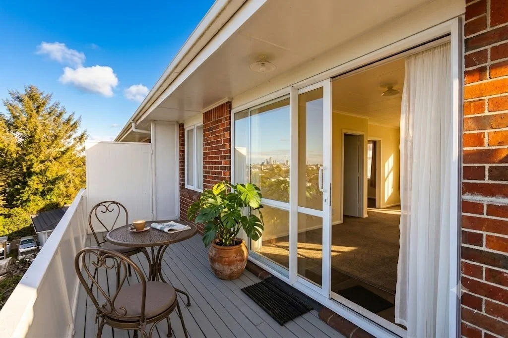 Peaceful Two-Bedroom Unit with Elevated Views Ã¢ÂÂ Water & Lawns Included