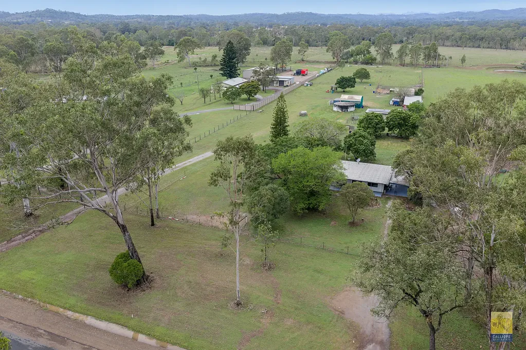 Calliope 4 Slaapkamer Water Licence – Bitumen Road Frontage – 15.39ha