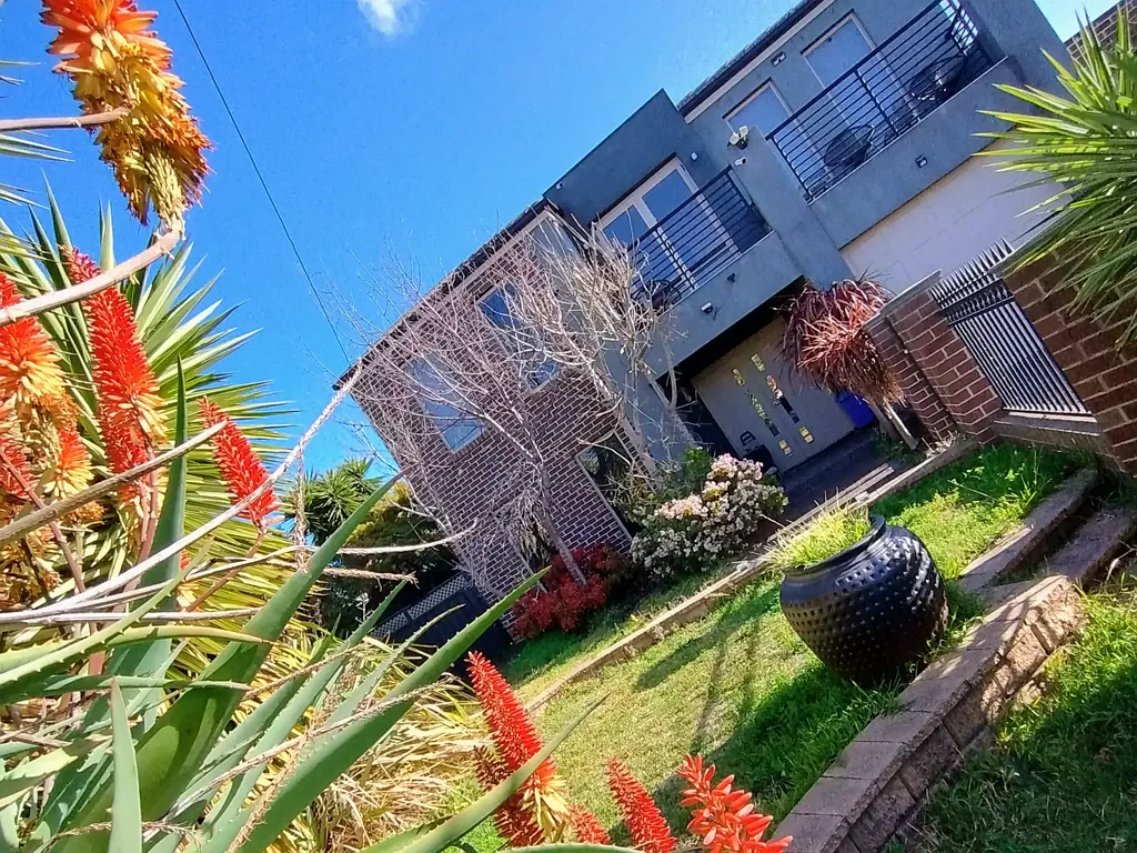 Murrumbeena 5غرفة نوم Best house in the street..McKinnon school potential...flexible 5bed family modern home