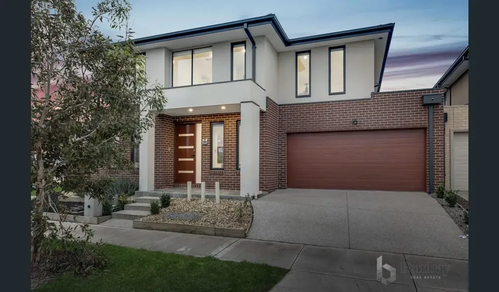 Modern 5-Bedroom Double-Storey House in Mickleham!!