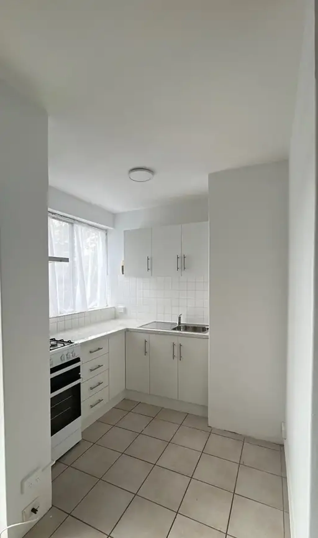 Freshly renovated 1-bedroomed unit - available 22 July
