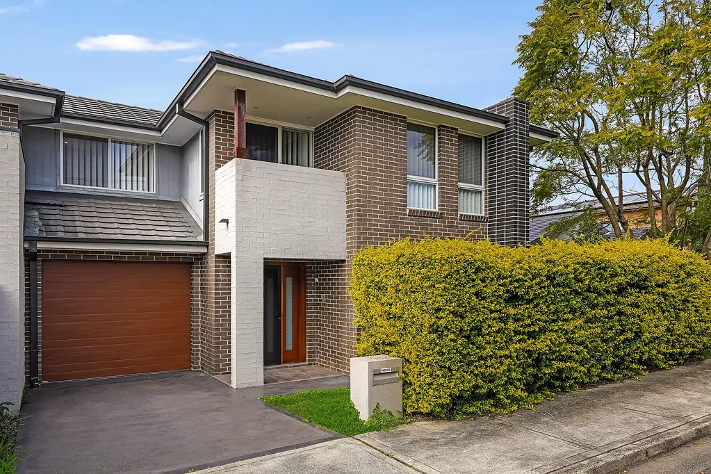 Five Dock 3ਬੈੱਡਰੂਮ Contemporary family home reveals versatile living and custom design