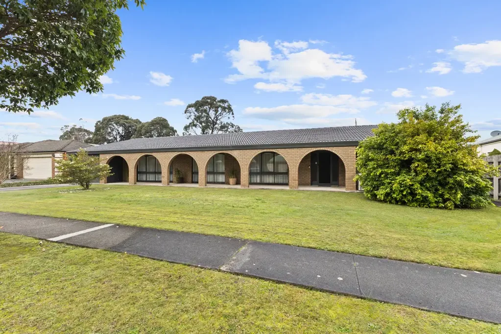 Traralgon 4 Slaapkamer Fully Renovated Family Living with Space & Style