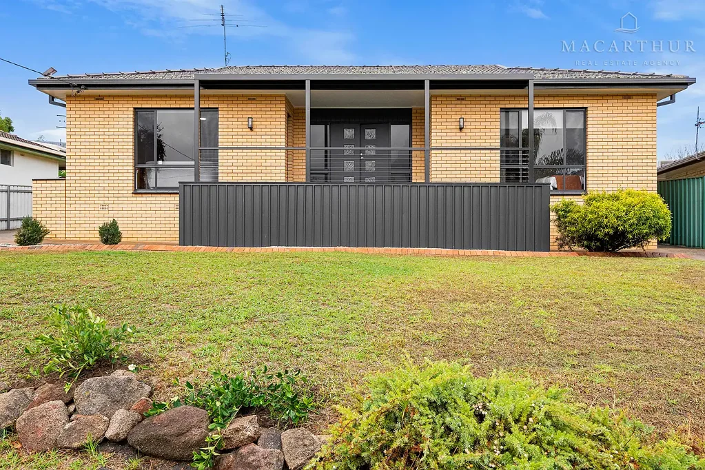 14 Banks Avenue, Kooringal, NSW 2650