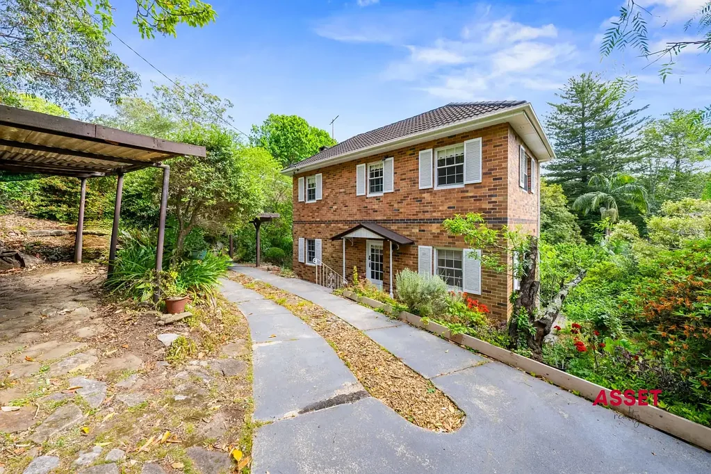 Pymble 3房 宽敞870m²地块 东区宁静街巷 精英学区环绕 优质网络覆盖 潜力无限之地 Where Peace Avenue Meets Pymble Perfection. Move in or Invest