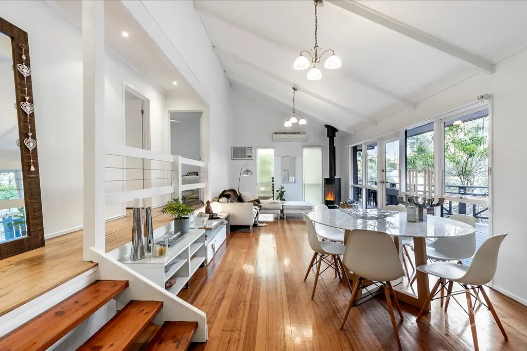 Hurstbridge 3 Bedroom Stylish, Sunny & Ready to Move In