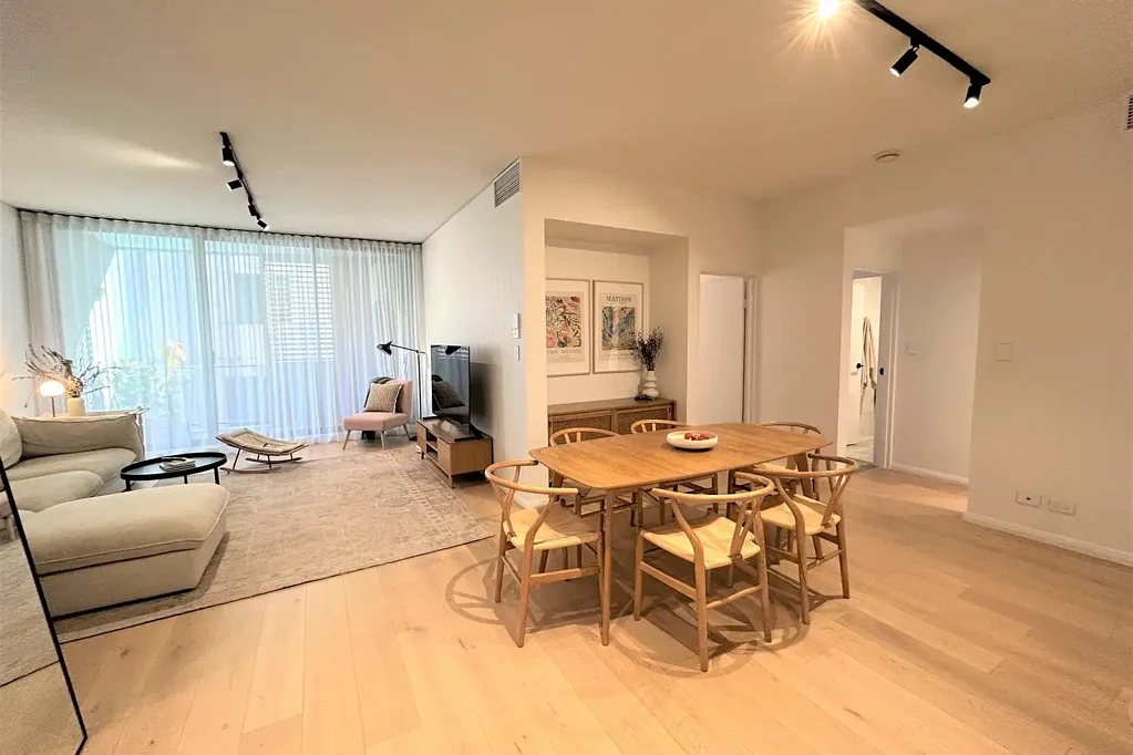 Enormous Inner City apartment with Secure Parking