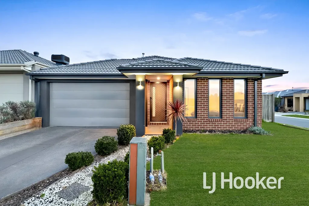 Clyde North 3chambre Beautifully Presented Home with Immediate Rental Return!