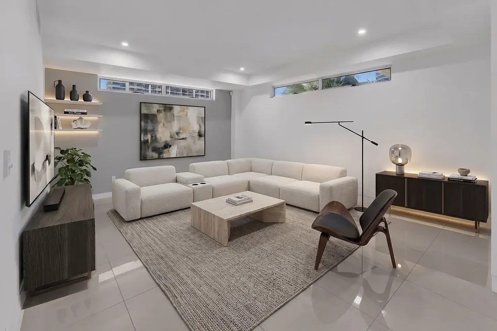 Broadbeach 3房  The Space of a House. The Lifestyle of Broadbeach. Exceptional Value.