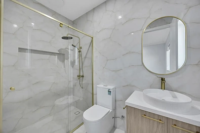 Deanside 4房 Deanside 中心地带的豪华升级家庭住宅 Luxury, Highly Upgraded Family Home in the Heart of Deanside