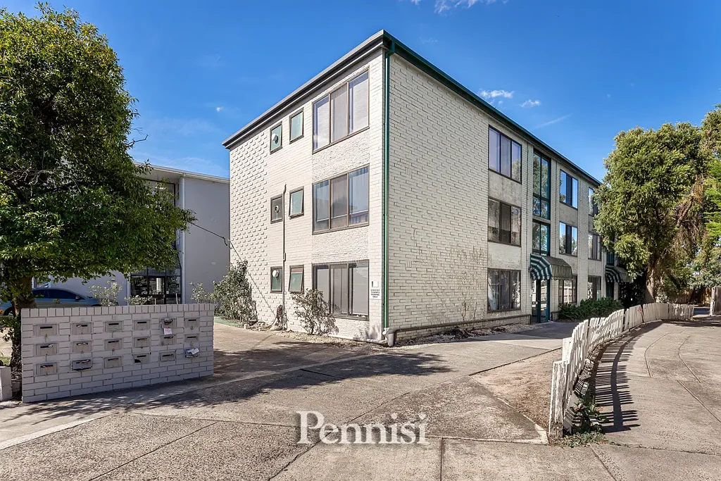 FOR LEASE BY PENNISI