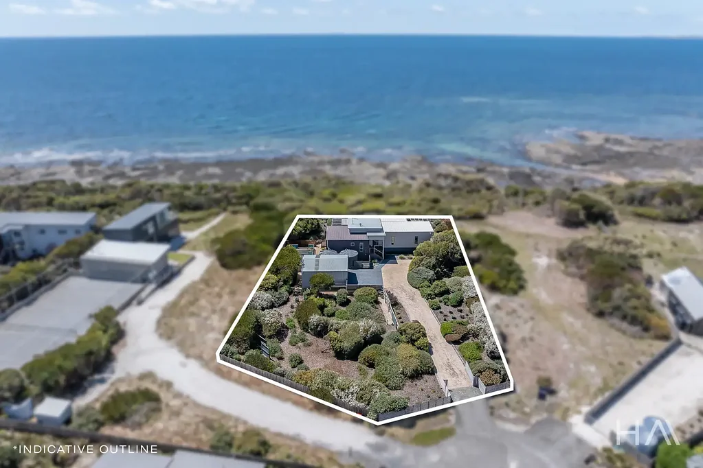 Lulworth 3 Slaapkamer Coastal Haven with Breathtaking Views, Flexible Living & Large Garage/Workshop