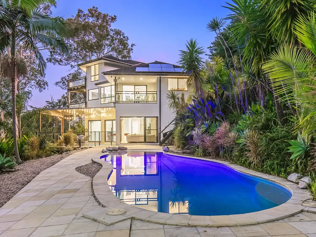 Tallai 6બેડરૂમ Exquisite Multi-Level Residence with Ocean Views and Dual Living Options
