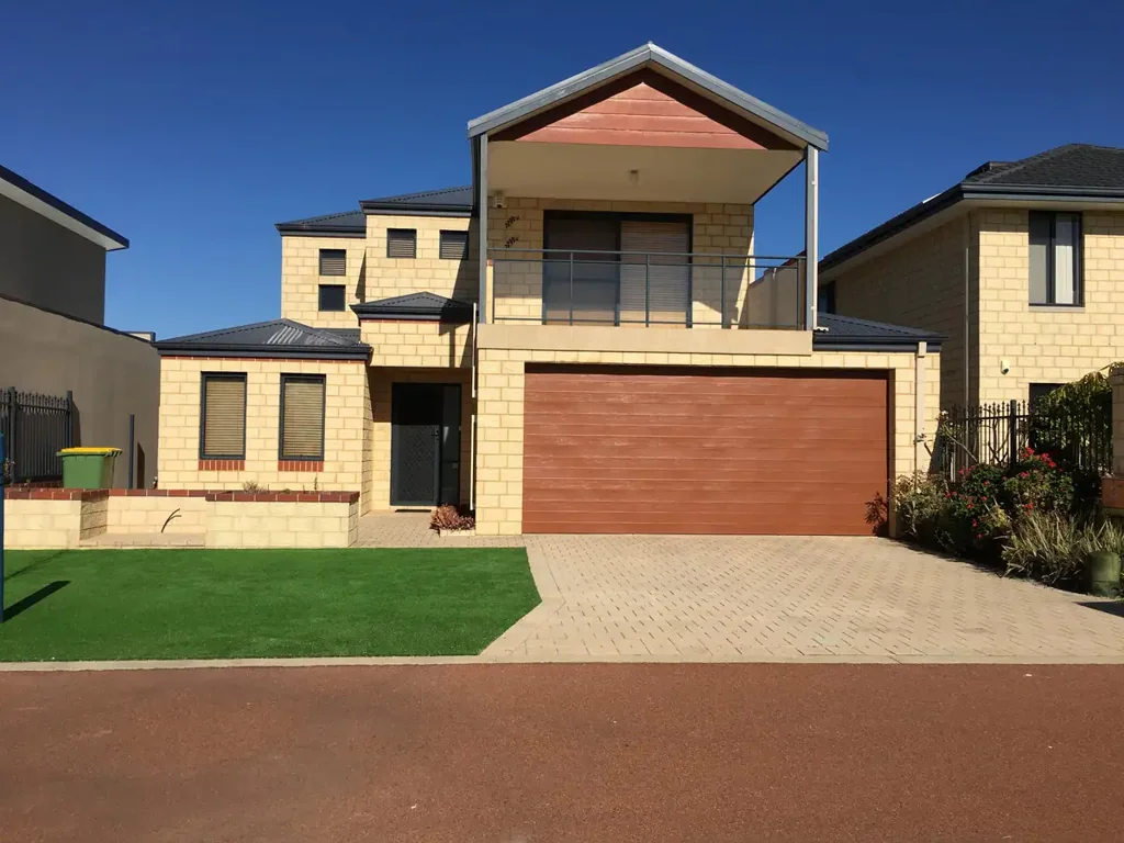 BEAUTIFUL HOME IN GREAT LOCATION!