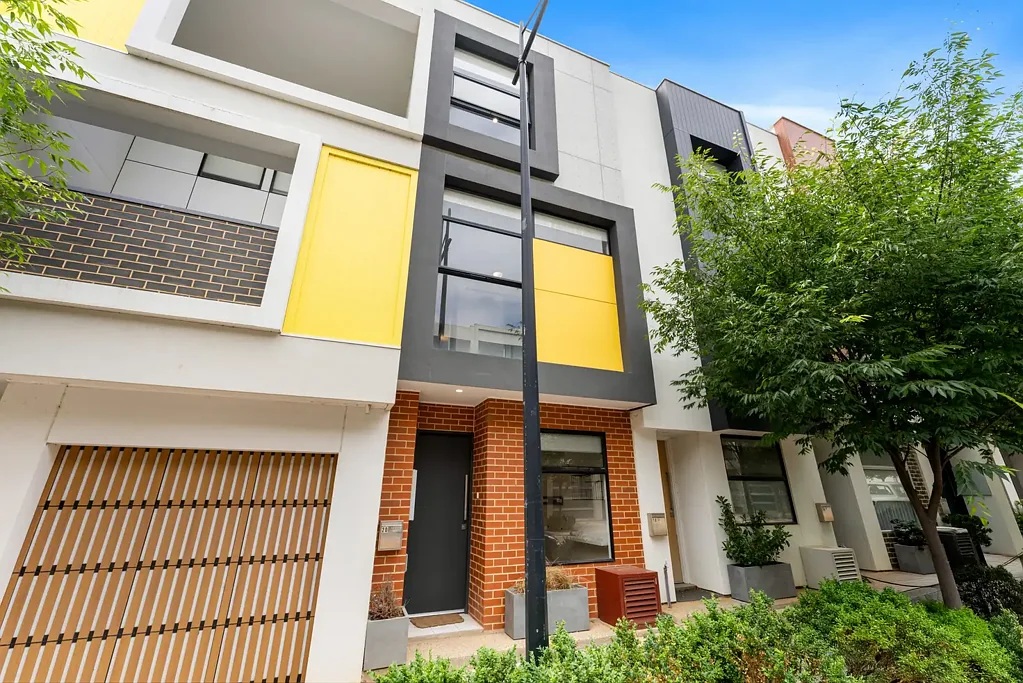 Extra Large Designer Style 3 Storey Terrace Home