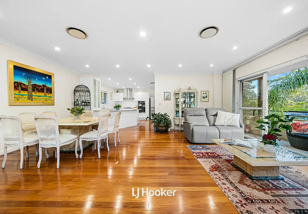 Gordon 4房 宁静私密切近车站 宽敞四卧阳光满溢 安全后院学区分享 Ultra Private, Sunny and Full Brick Home - Stroll to Station, Shops and Schools
