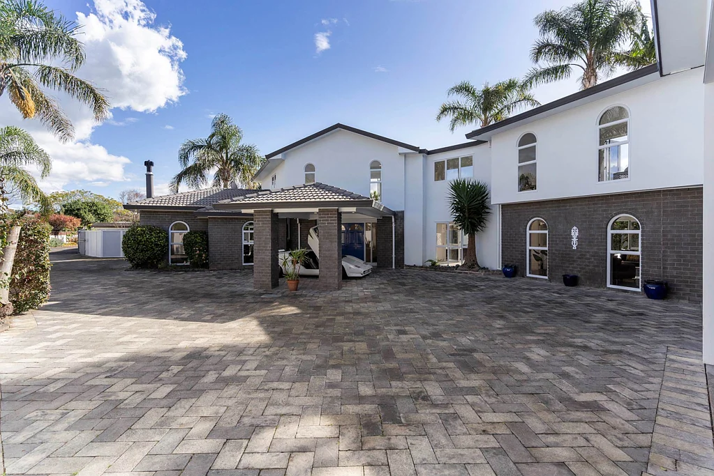 Manly 4Moenga LUXURY LIVING IN A COVETED COASTAL LOCATION