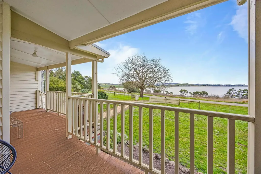 Windermere 3બેડરૂમ Character, Charm & Captivating Lake Views on Five Acres