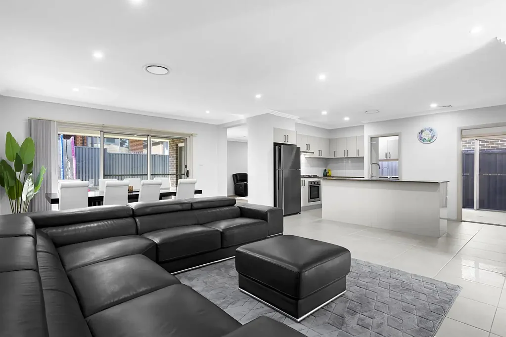 Riverstone 5Habitaciones Picture Perfect, Spacious and Immaculately maintained home within Schofields Public School Catchment!