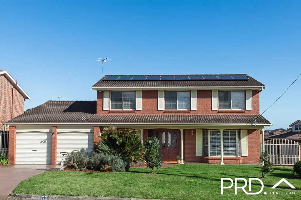 Milperra 5બેડરૂમ SPACIOUS 5 BEDROOM FAMILY HOME