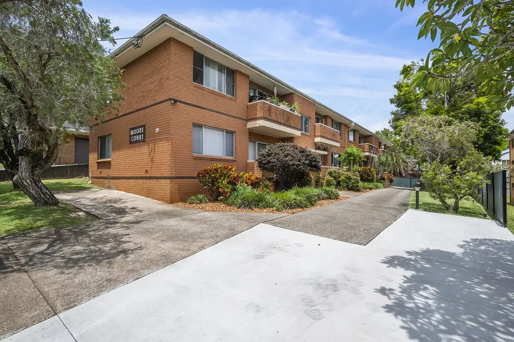 Jetty Proximity: Two-Bedroom Unit Within Moments