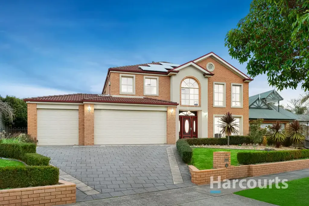 Dingley Village 5房 879平景观大地 地下泳池 三车位 garage 镁疗泳池 家庭友好社区 主厨厨房 石材台面@SpringParks@SpringvalePlaza Lifestyle Property with Pool on Lush 879sqm (approx.)