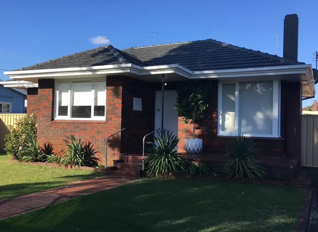 COSEY HOME WITH LARGE YARD & WORKSHOP