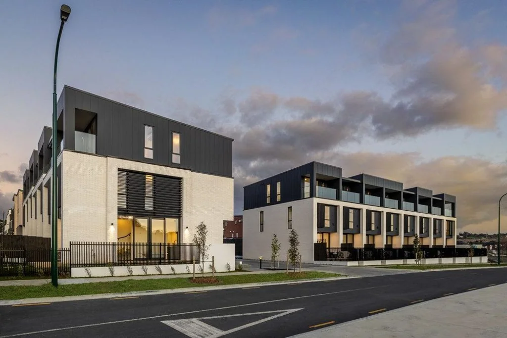 Terrace Home in the Heart of Flat Bush - Stylish, Low-Maintenance Living