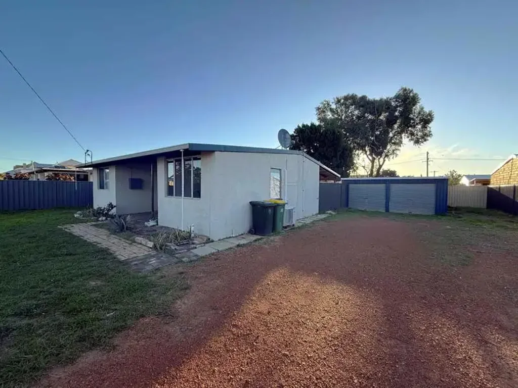 11 Tuart Street, Leeman, WA 6514