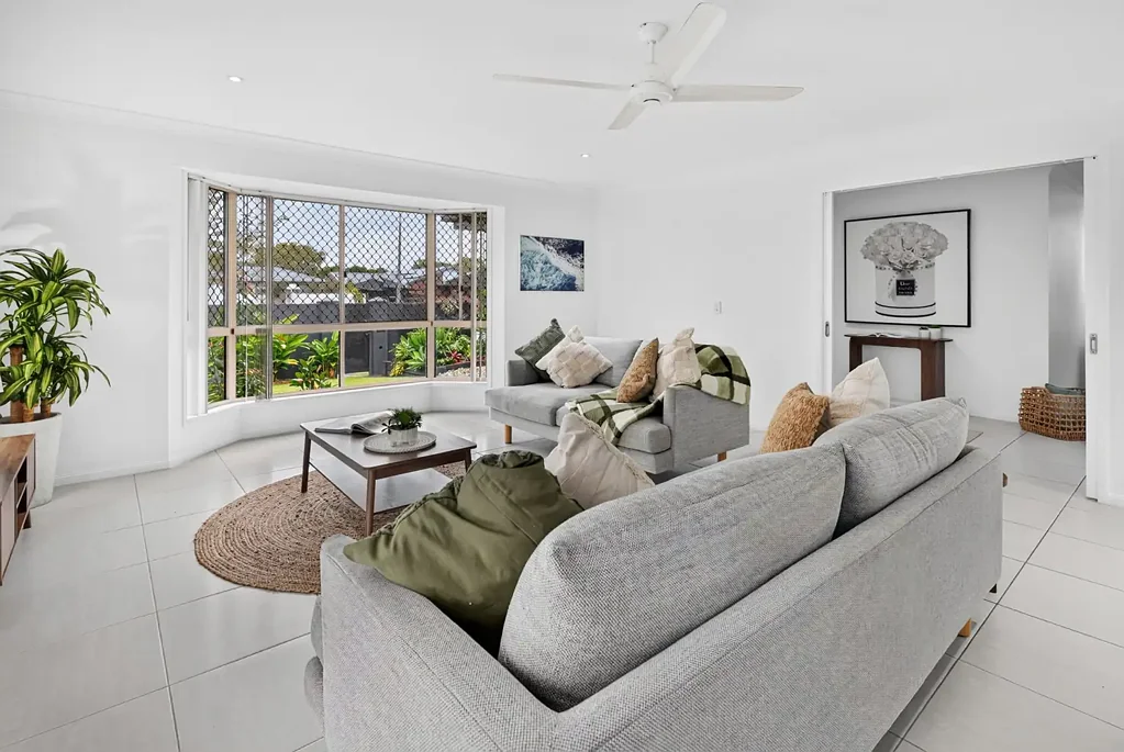 Burleigh Waters 4બેડરૂમ A HOME OF GRAND PROPORTIONS | 292SQM INTERNAL | 647SQM BLOCK
